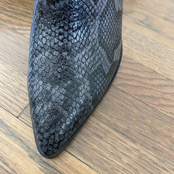 *Brand New* Issa Boots booties from Dolce Vita size 8.5 - snake print - Picture 4 of 6